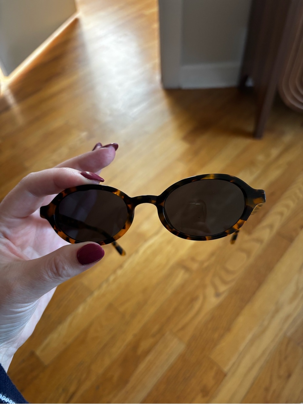 Mamba Studios Tortoiseshell Oval Sunglasses - Brown/Black Lenses - Picture 2 of 4